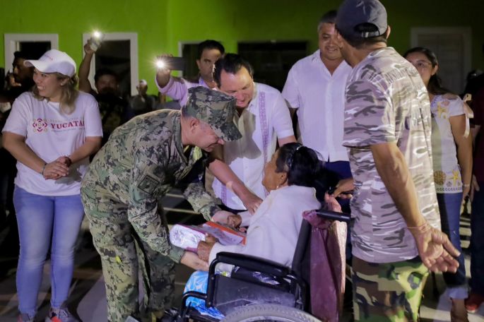 Avanza la atención a las familias afectadas por el huracán 