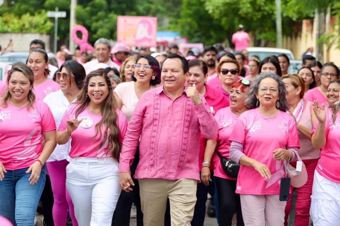 Participan más de Mil 500 mujeres en la caminata contra el Cáncer de Mama