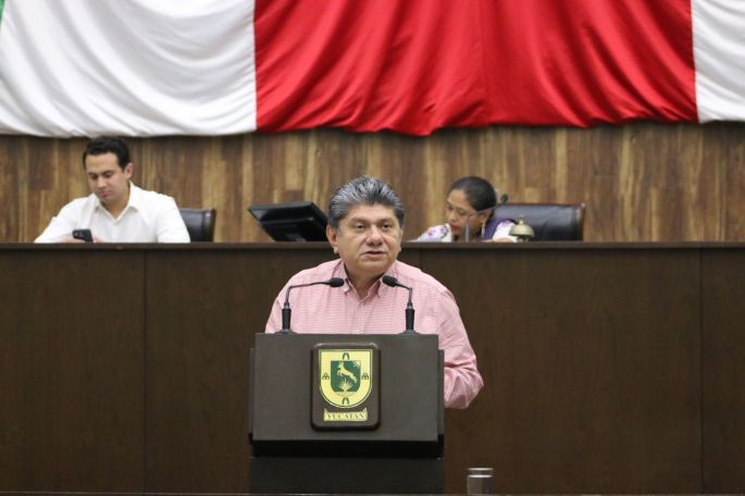 Con propuestas de los estudiantes, el PRI presenta iniciativa para un servicio social digno