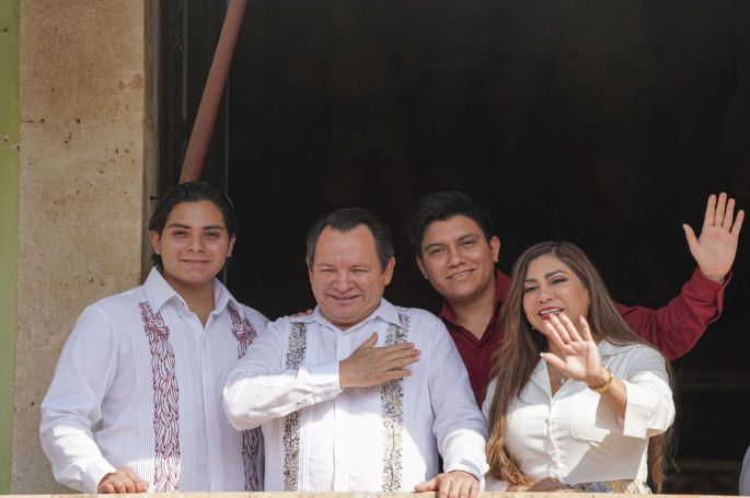 Encabeza el Gobernador Joaquín Díaz Mena el desfile cívico-deportivo con motivo del CXIV Aniversario del inicio de la Revolución Social Mexicana