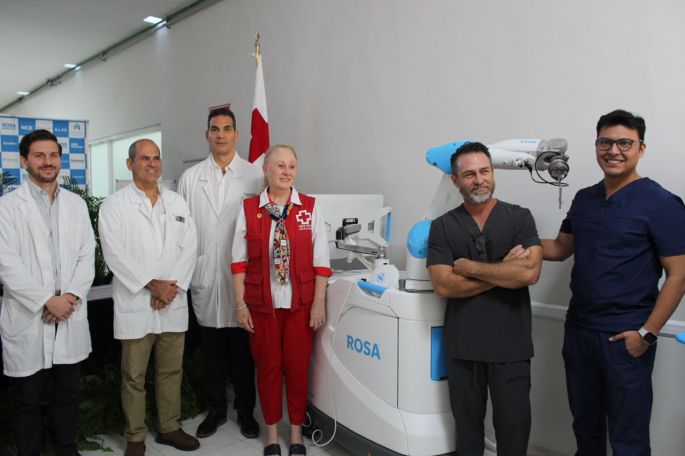 Hospital de Ortopedia presenta tecnología robótica para el reemplazo de rodilla.