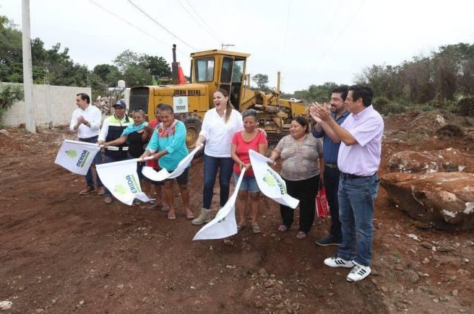 Supervisa Cecilia Patrón jornada de repavimentación y construcción de calles nuevas.