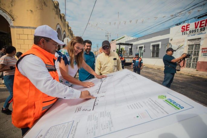 Supervisa Cecilia Patrón obras de repavimentación de calles en San Sebastián
