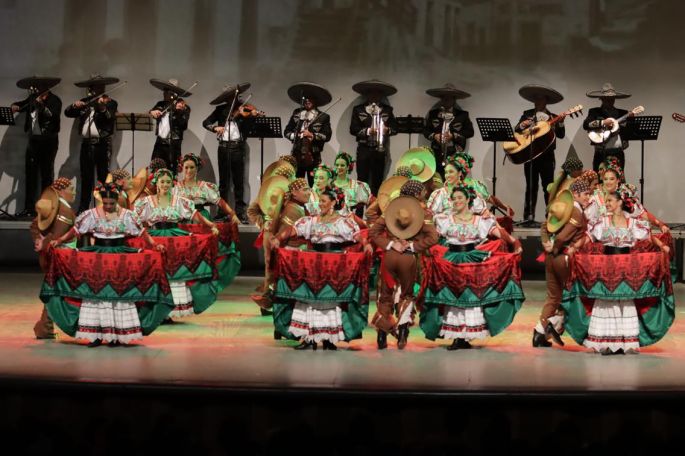 Ballet Folklórico UADY y Mariachi de Guanajuato realizan presentación histórica