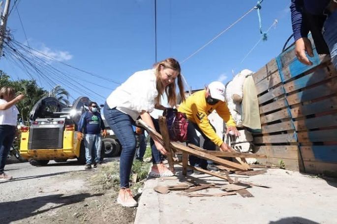 Encabeza Cecilia Patrón mega operativo de limpieza y servicios municipales en la Nora Quintana