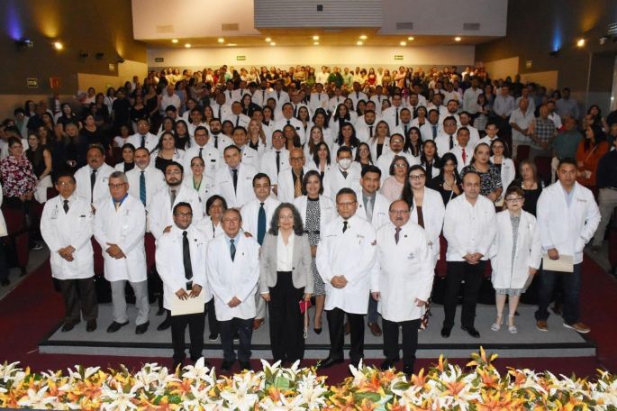 Refuerza Gobierno de Yucatán atención a la salud con médicos especialistas 