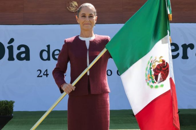Con la Transformación a México se le respeta, no somos colonia de ningún país: Presidenta en conmemoración del Día de la Bandera