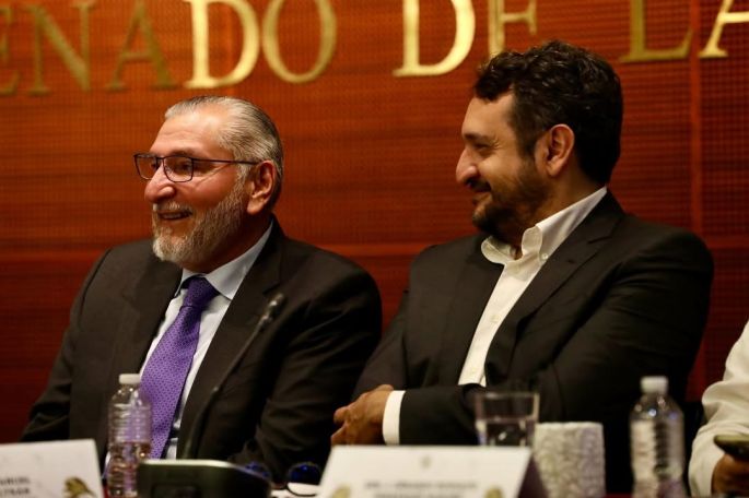 Dirigencia de Morena se reúne con senadoras y senadores