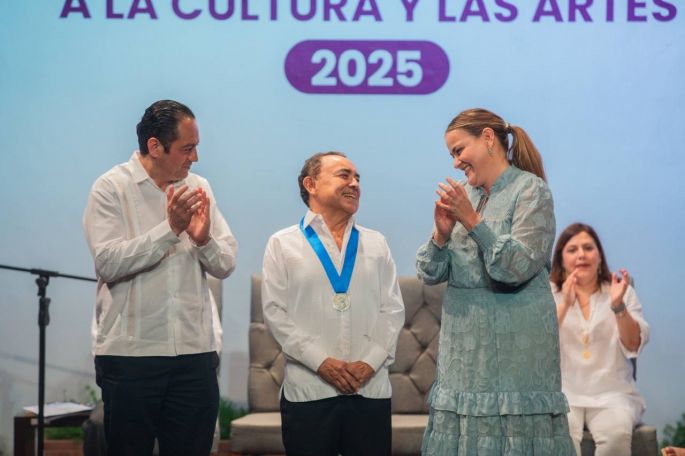 El compositor Felipe de la Cruz recibe la Medalla “Silvio Zavala a la Cultura y las Artes” 2025