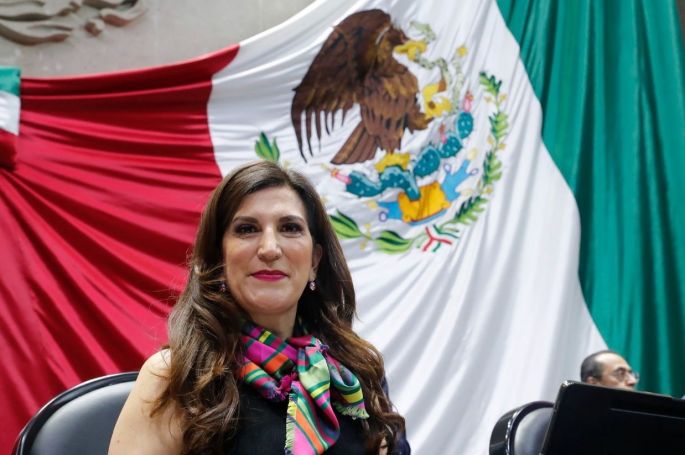 Impulsan iniciativa para cambiar la denominación de “Estados Unidos Mexicanos” por “México”