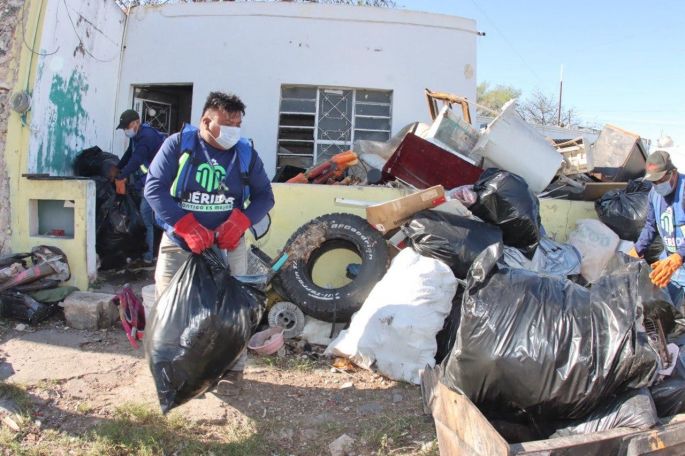 Retiran ocho toneladas de basura  acumuladas en predio del centro de Mérida.