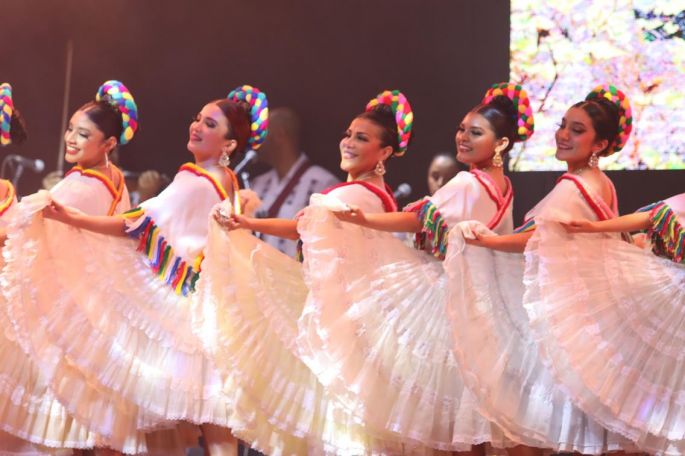 Tributo al folclor yucateco y jarocho en la FILEY 2025