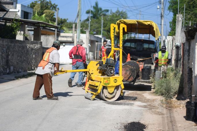 Campaña masiva de bacheo en Oxkutzcab