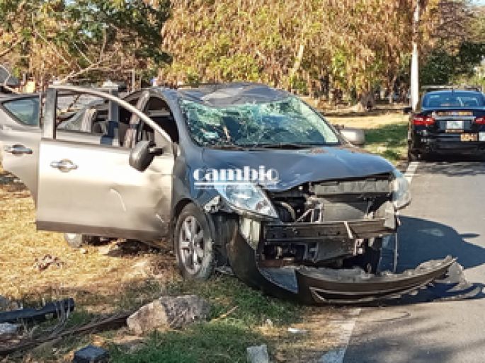Aparatoso accidente provocado por un tráiler en periférico.