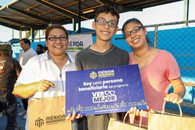 Más lentes gratis para Mérida, más apoyo y ahorro para las familias