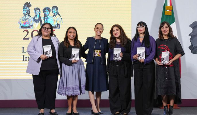 Claudia Sheinbaum presenta la Cartilla de Derechos de las Mujeres en el marco del 8M