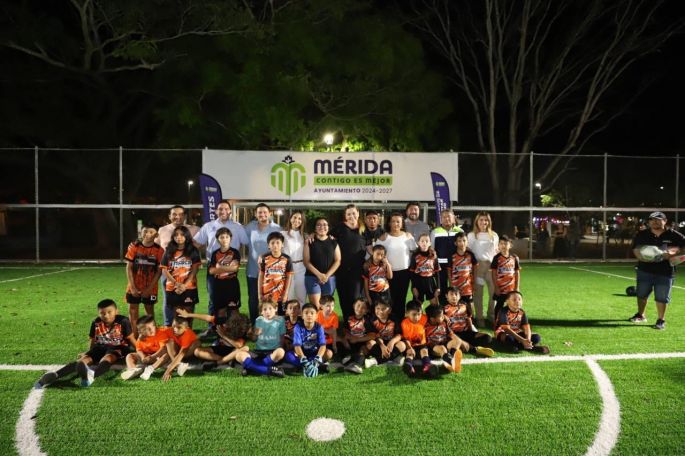 Cumple Cecilia Patrón a Cholul con nuevas canchas de fútbol y sóftbol 