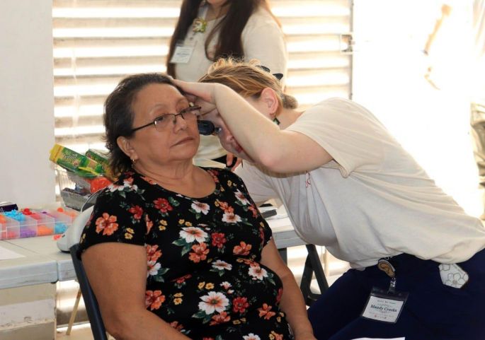 Trabajo en equipo para mejorar la salud auditiva de las familias meridanas.