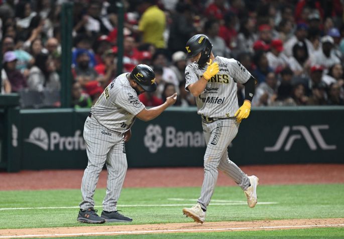 Diablos le propina paliza a los Leones en el primer juego de la temporada 2025