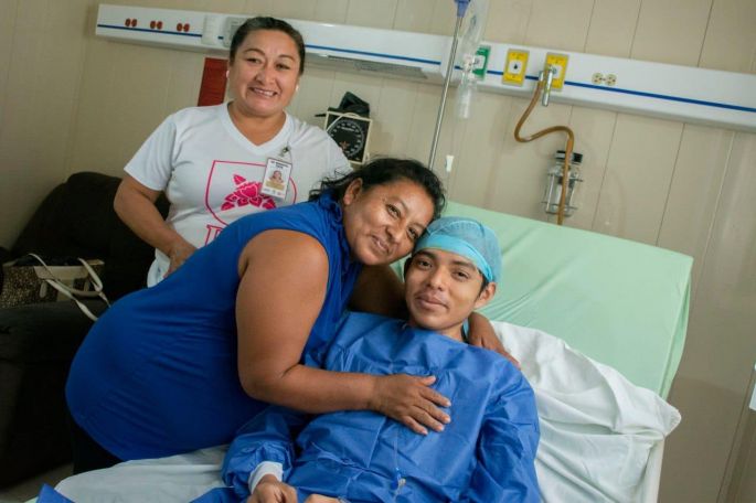 Gobierno de Yucatán apoya a personas vulnerables con cirugías de cataratas