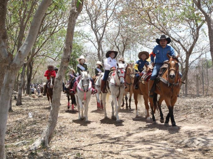 Celebran el Mes de la Niñez en Los Paseos