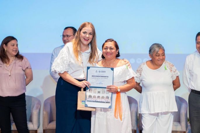 Reconoce Cecilia Patrón a trabajadores del Ayuntamiento de Mérida