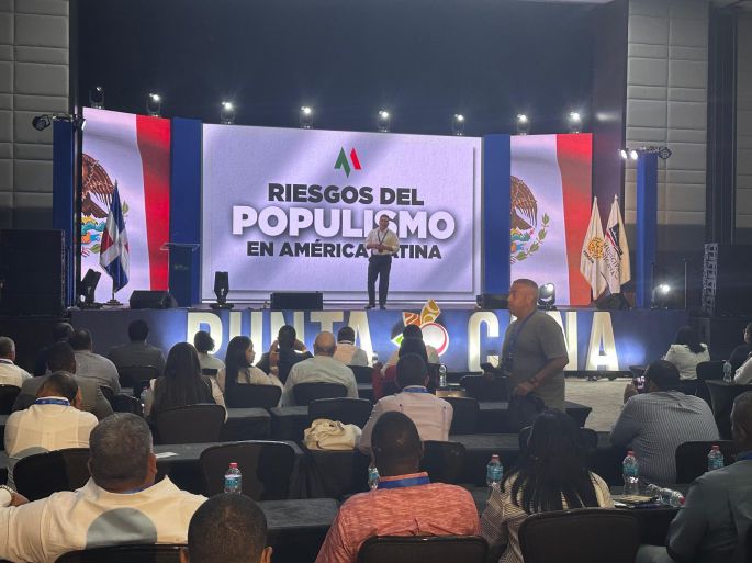 Gobiernos populistas prometen mucho y resuelven poco: Alejandro Moreno 