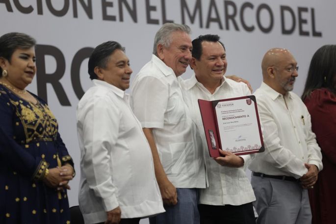 Asegura Joaquín Díaz Mena que el magisterio es el cambio profundo en Yucatán