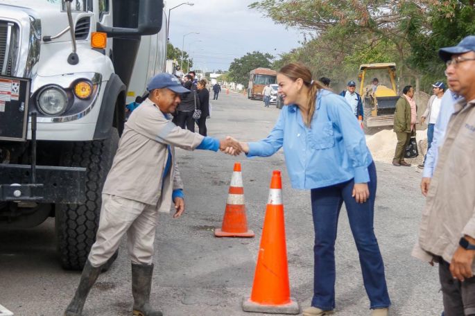 Ayuntamiento realiza limpieza y desazolve en pozos y aljibes para evitar inundaciones en Mérida: Cecilia Patrón