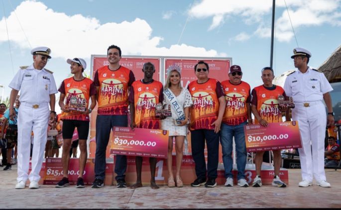 Gobernador Joaquín Díaz Mena premia a las y los ganadores del Maratón de la Marina 2025
