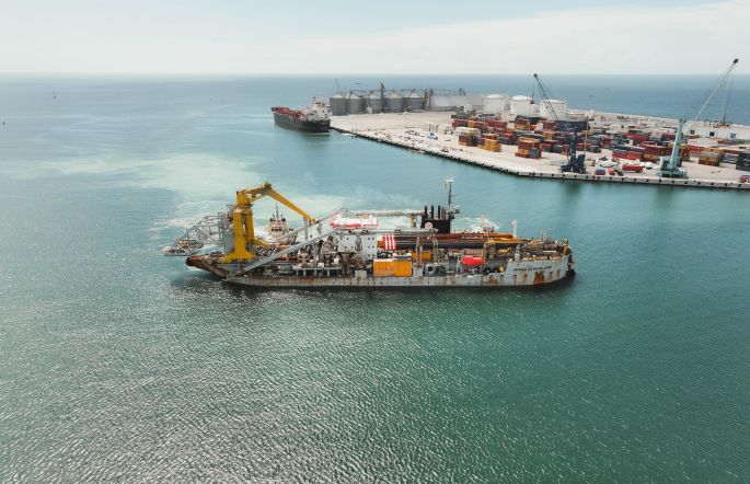 Draga de clase mundial ancla en Progreso para transformar puertos yucatecos