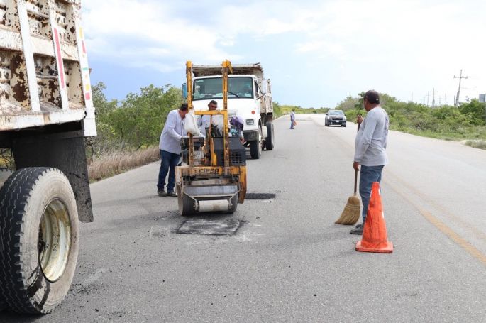 Refuerzan mantenimiento en la carretera Progreso-Uaymitún por temporada vacacional