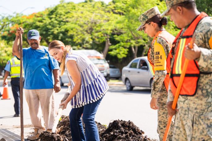 Ayuntamiento de Mérida avanza en limpieza de rejillas con apoyo del Ejército Mexicano