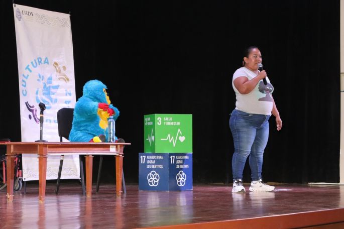 “Ke Monito” inspira a jóvenes con su testimonio de vida