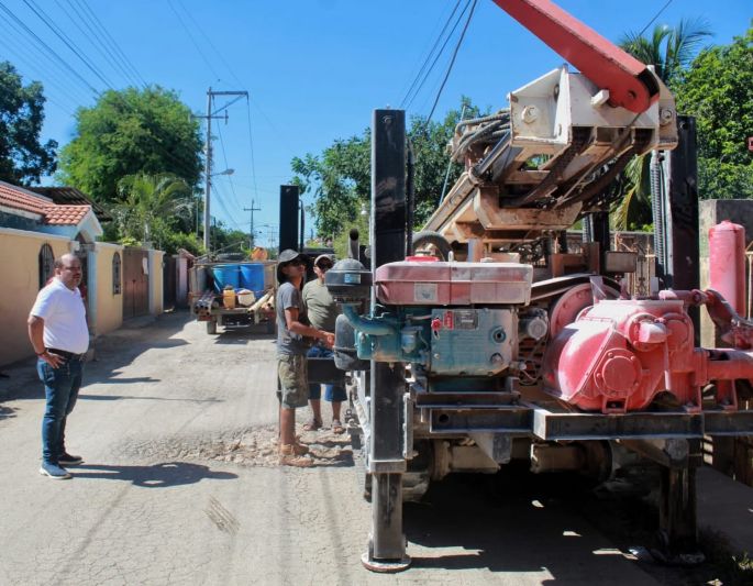 Supervisa el alcalde de Oxkutzcab obras en beneficio de la comunidad 