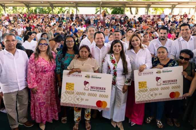 Inicia entrega de tarjetas "Elvia Carrillo Puerto" para madres autónomas de Yucatán