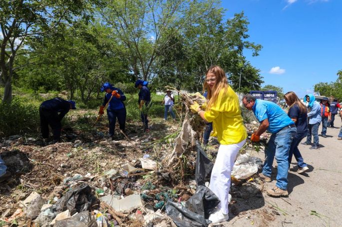 Cecilia Patrón encabeza limpieza en Ciudad Caucel; “Una Mérida limpia es tarea de todos”, afirma la edil