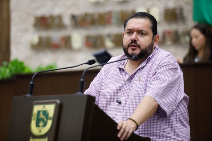 Presentan iniciativa para poner freno a “asesores” y fortalecer las capacidades institucionales de los ayuntamientos