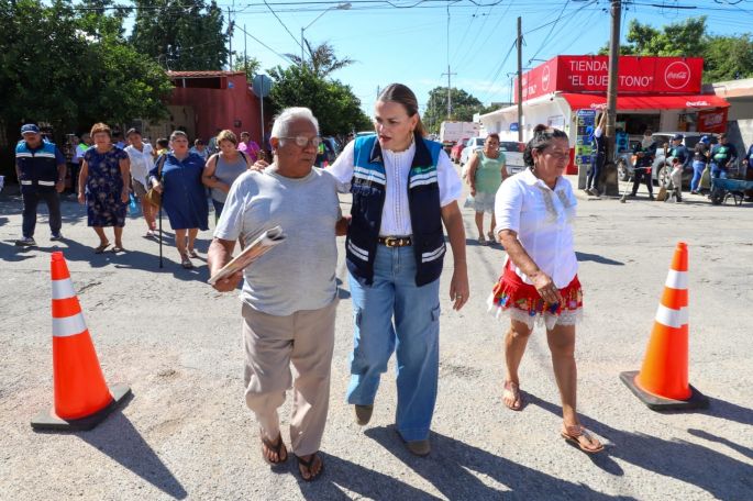 Implementa Cecilia Patrón en Mayapán el Mega Operativo número 11 del año