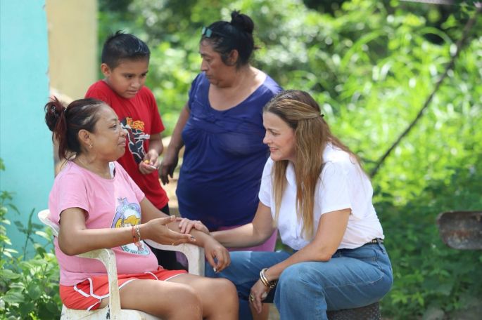 Cecilia Patrón impulsa justicia social con apoyos de gestión en comisarías de Mérida