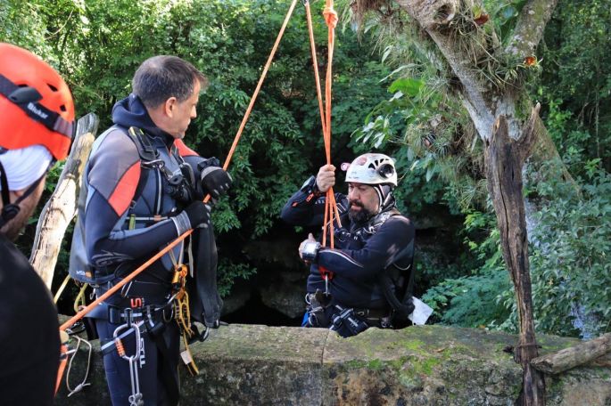 Niñas, niños y jóvenes participan en jornada ecológica en el cenote Xi’ Im Há