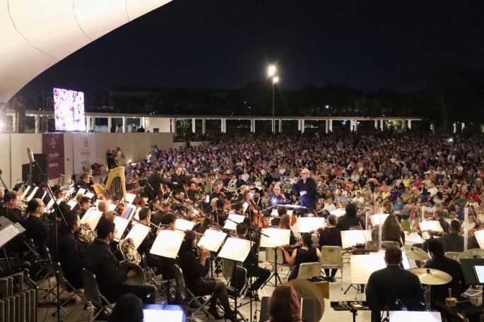 Más de 7500 personas disfrutan homenaje sinfónico a Los Beatles en La Plancha