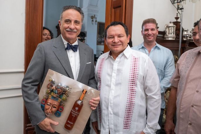 Gobernador Joaquín Díaz Mena visita el set de grabación de la película “Pedro Pan”