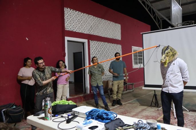 En Chabihau aprenden a convivir de forma segura con cocodrilos
