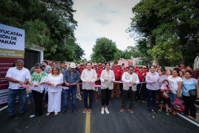 Transforman la vida de las familias de Tepakán con calles dignas