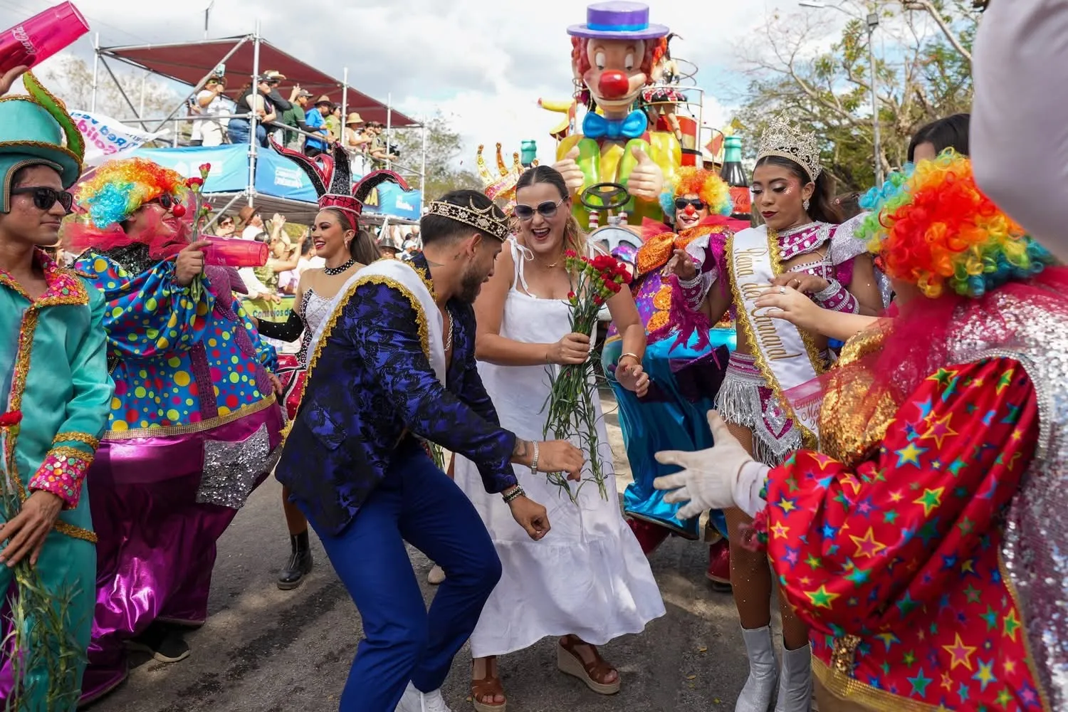 Más de 300 mil personas viven un carnaval histórico en Mérida