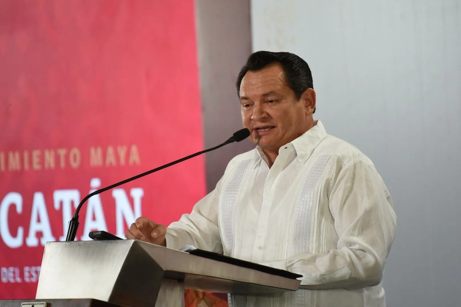“Si quieren hacer campaña, que renuncien”: gobernador fija línea a su gabinete