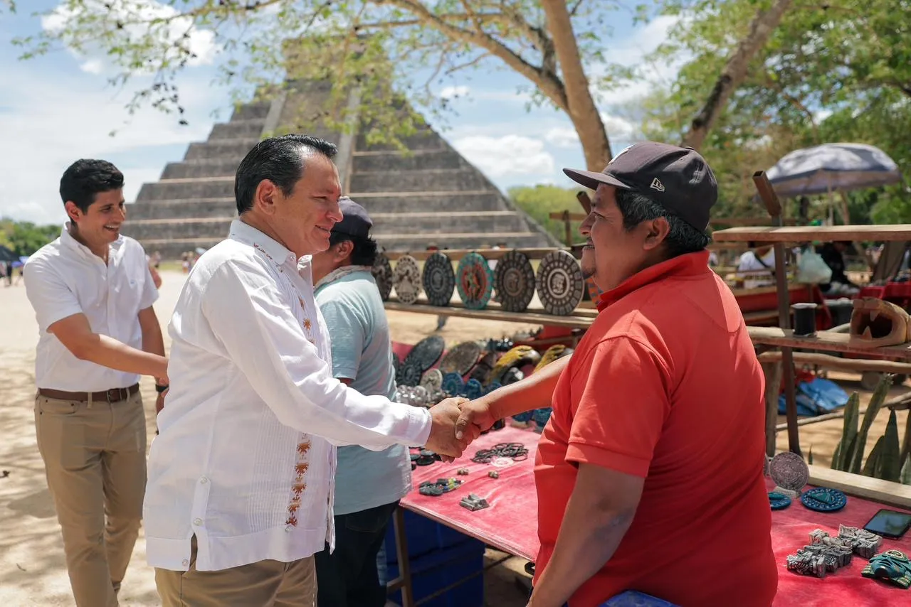 Impulsan mejores condiciones para artesanas y artesanos en Chichén Itzá