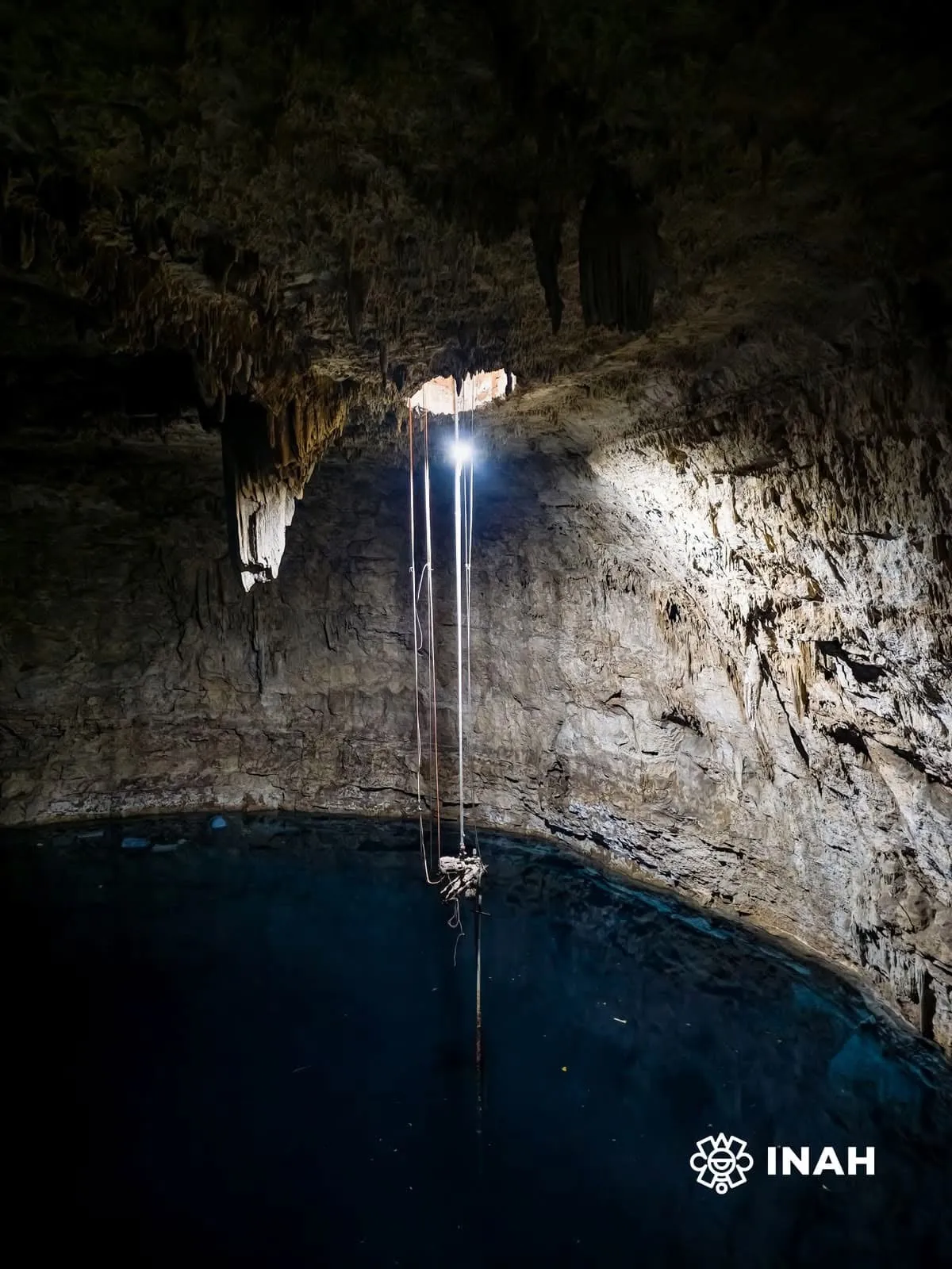 Hallan armas de la Guerra de Castas en cenote bajo ex Convento en Valladolid