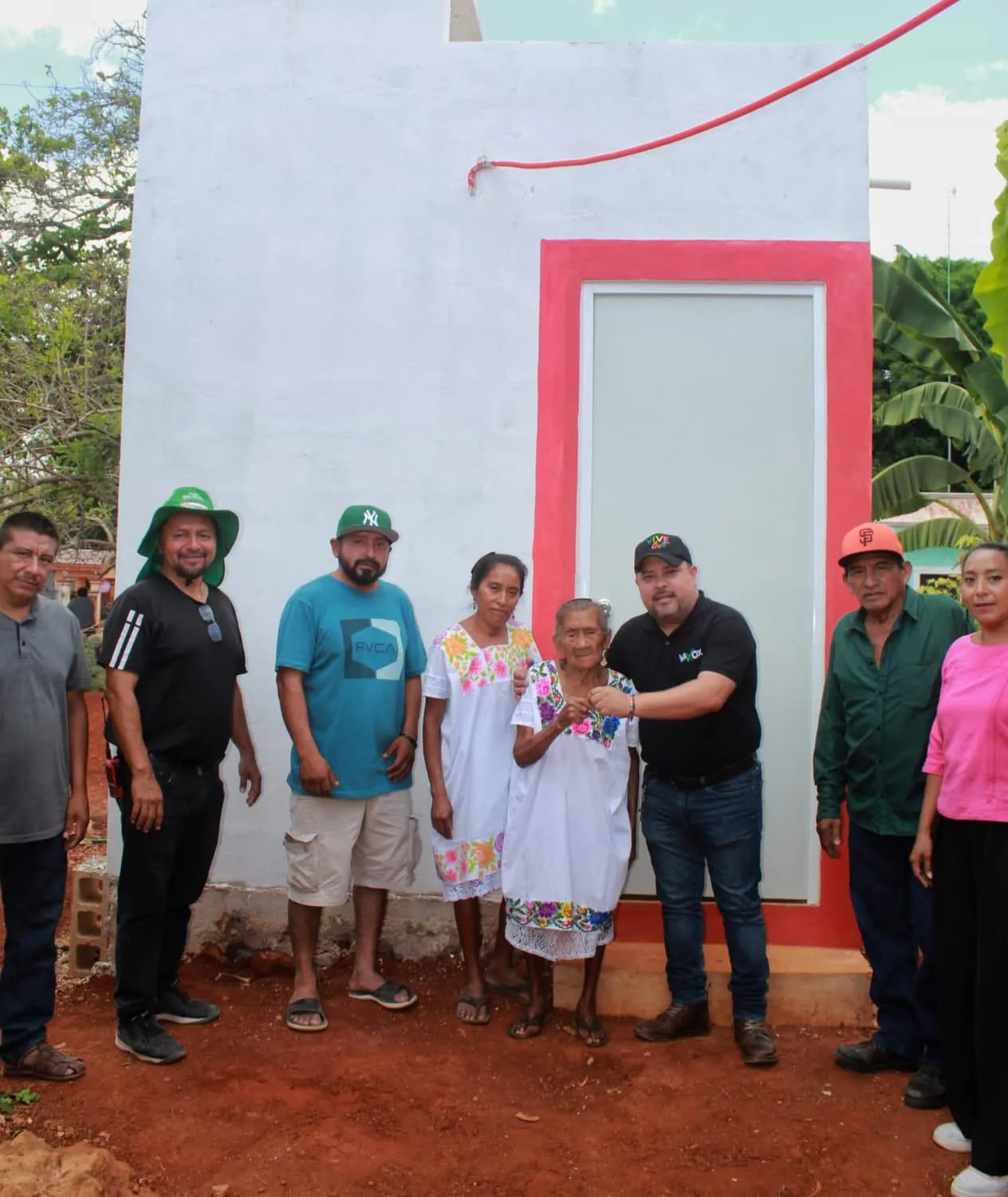Oxkutzcab impulsa obras y apoyos en Yaxhachén; pavimentan calles y mejoran viviendas